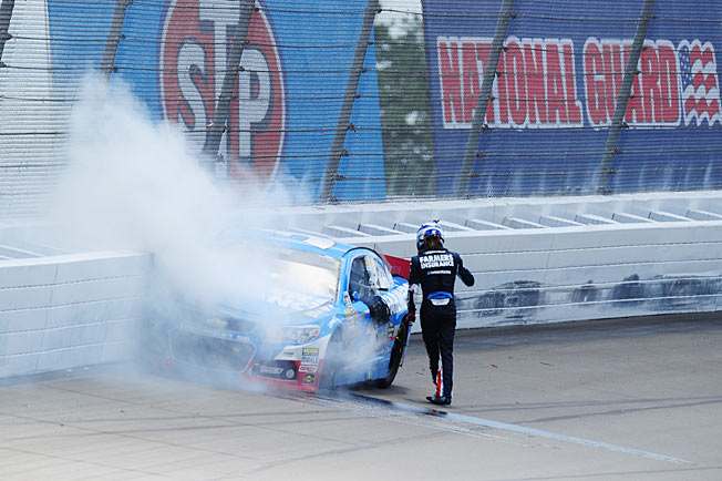 After a fast start this season, Kasey Kahne is watching his Chase and Cup title hopes go up in smoke.